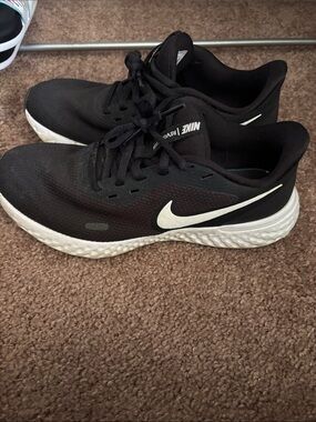 Nike Revolution Running Shoes Women’s Size 8 Black White Athletic Sneakers